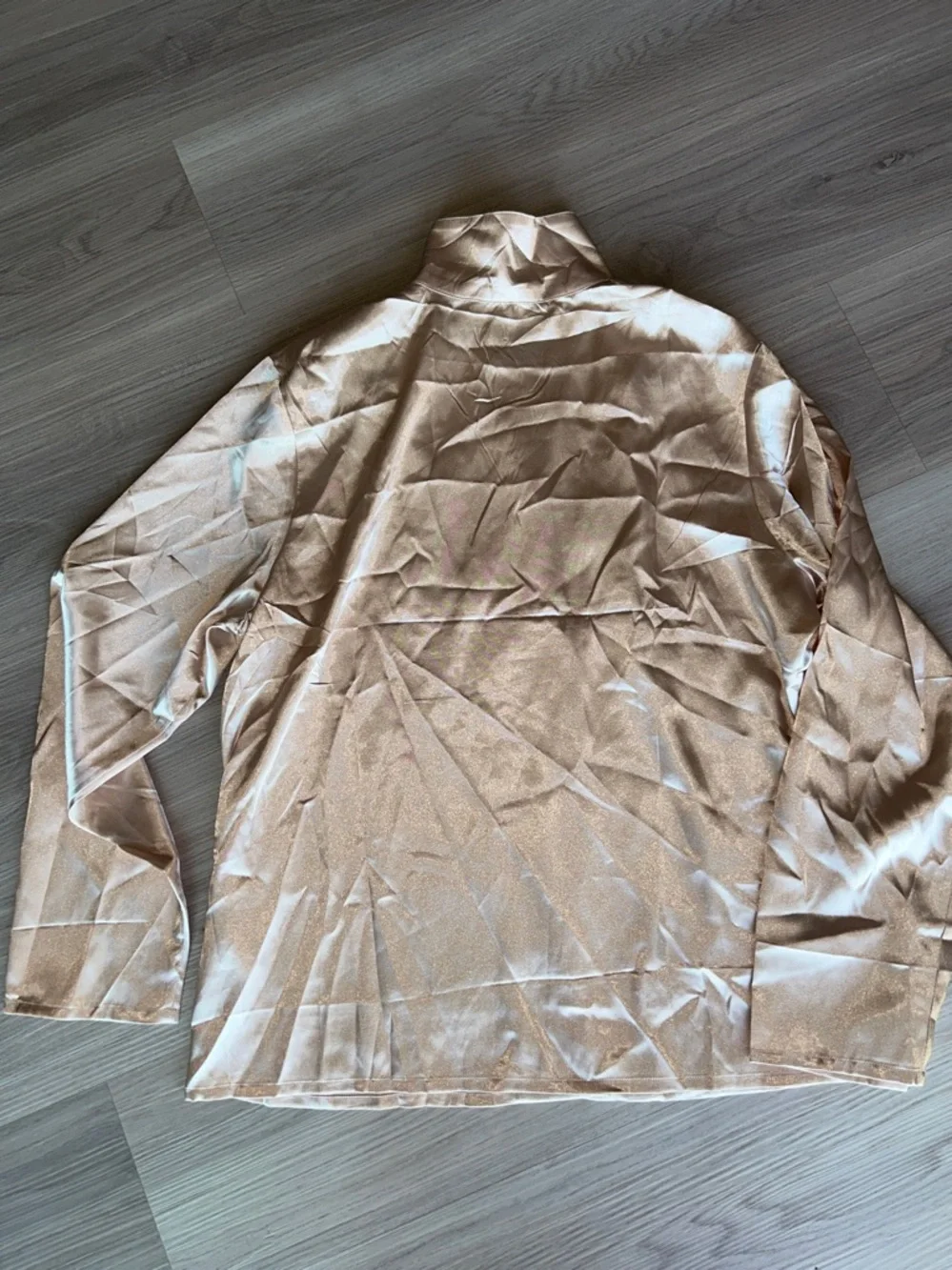 Ekouaer Satin Pajama Set M Champagne NWT LS Lounge Sleepwear Sheen Glam Relax